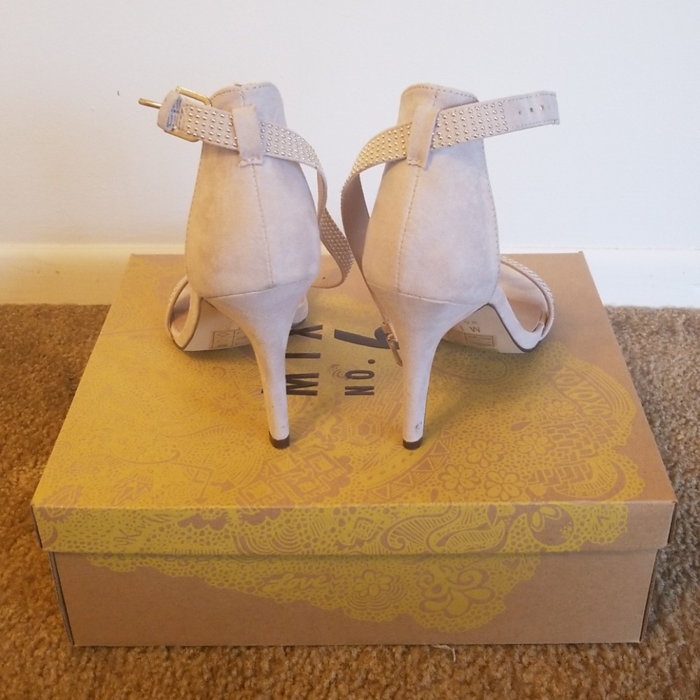 Pink Heels - Picture 3 of 3
